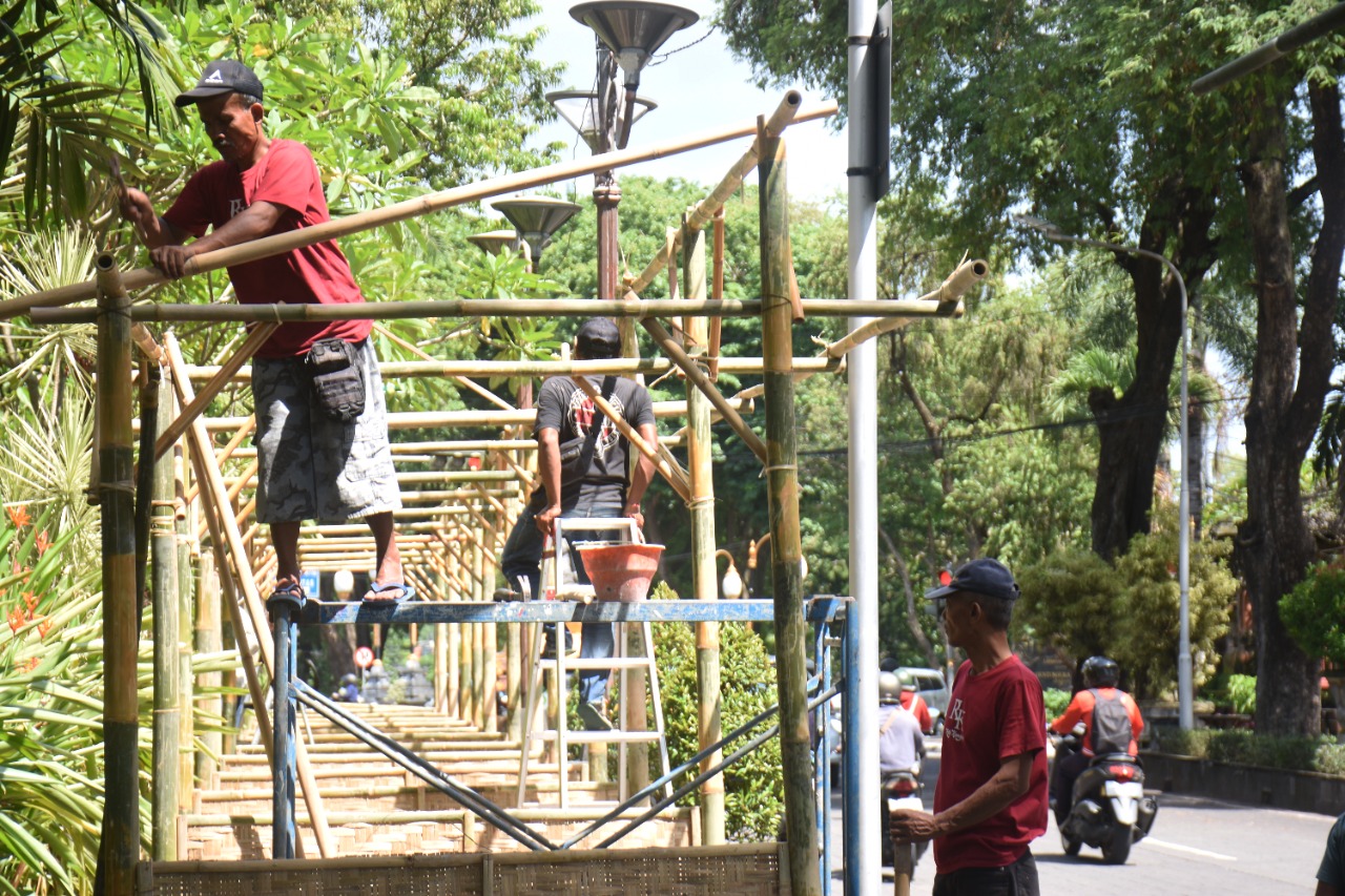 Stan Pedagang Mulai Dibangun Jelang Denfest Di Catur Muka Denpasar