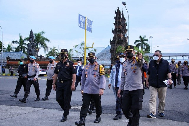 Kapolri Jenderal Listyo Sigit Prabowo meninjau arus mudik di Pelabuhan Gilimanuk, Bali (dok. Polri)