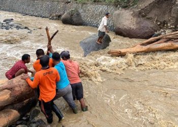 Banjir bandang di Desa Banyupoh, Kecamatan Gerokgak, Kabupaten Buleleng, Bali, Sabtu (11/2/2023). (BPBD Buleleng)