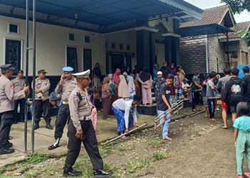 Situasi rumah duka korban meninggal di pesisir Pantai Candikusuma, Kecamatan Melaya, Kabupaten Jembrana, Jumat (24/2/2023). (I Putu Adi Budiastrawan/detikBali).