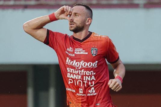 Bomber Bali United, Ilija Spasojevic melakukan selebrasi usai mencetka gol penyeimbang lawan Persita Tangerang. (IST)