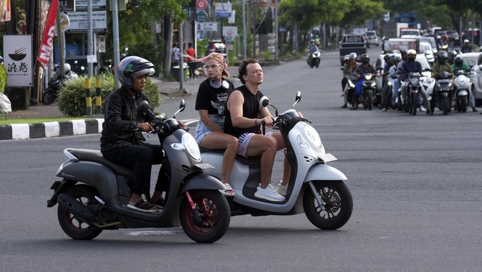 Kerap Berulah Di Jalan, Turis Asing Dilarang Sewa Motor - SIARANBALI.com